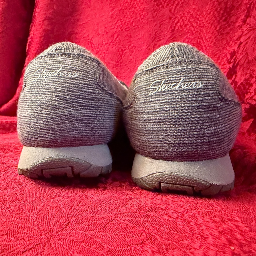 Skechers Gray Canvas Slip on Shoes in a size 8.5 - Picture 8 of 10